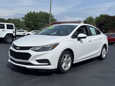 Used 2018 Chevrolet Cruze LT FWD image 4