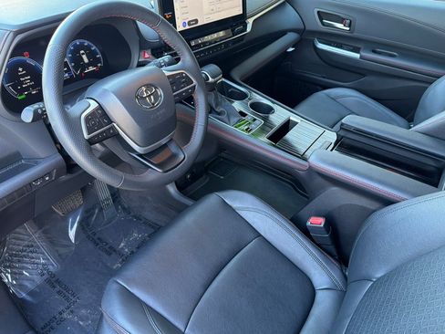 Used 2025 Toyota Sienna XSE w/ XSE Plus Package image 10