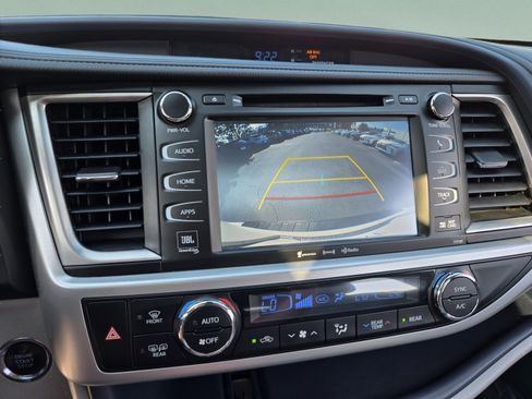 Used 2017 Toyota Highlander Limited FWD image 18