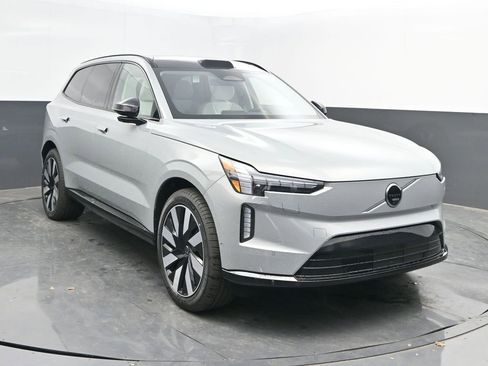 Used 2025 Volvo EX90 Ultra image 9