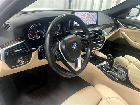Used 2022 BMW 530i xDrive w/ Premium Package image 8