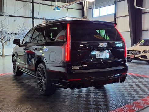 Used 2025 Cadillac Escalade V AWD/4WD image 4