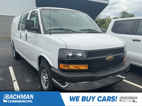 New 2026 Chevrolet Express 3500 Extended RWD image 1