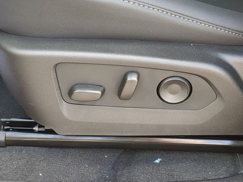 New 2025 GMC Canyon Elevation w/ Convenience Package image 28