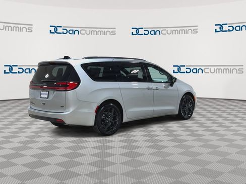 New 2026 Chrysler Pacifica Select w/ S Appearance Package AWD/4WD image 8