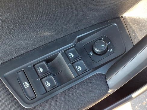 Used 2020 Volkswagen Tiguan S image 11