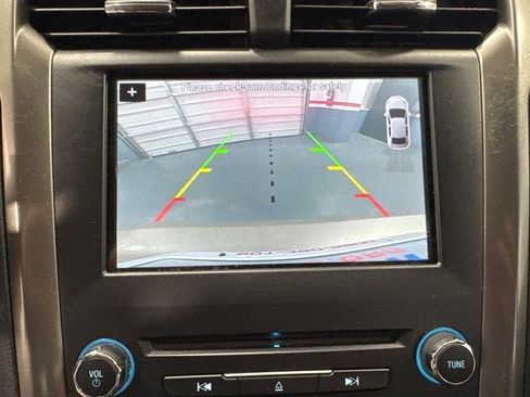 Used 2017 Ford Fusion SE w/ Fusion SE Technology Package FWD image 15