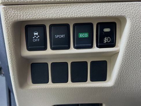 Used 2016 Nissan Rogue SV FWD image 16