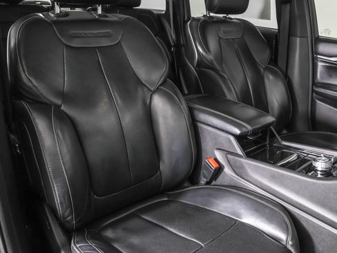 Used 2022 Jeep Grand Cherokee Overland w/ Luxury Tech Group IV image 49