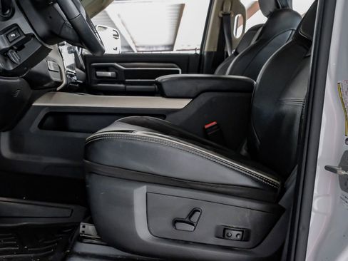 Used 2020 RAM 3500 Laramie image 32