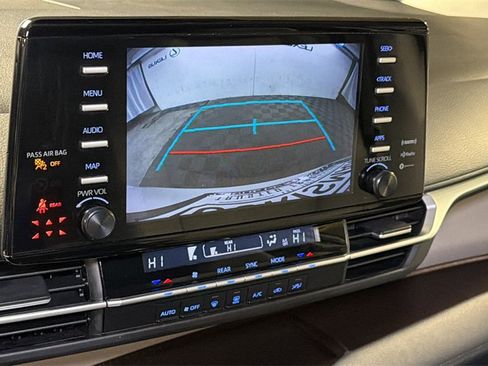 Used 2024 Toyota Sienna LE image 27