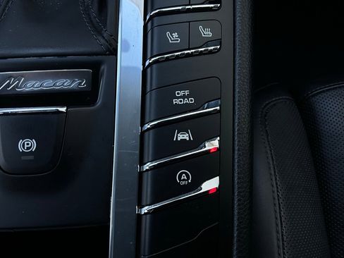 Used 2017 Porsche Macan S image 27