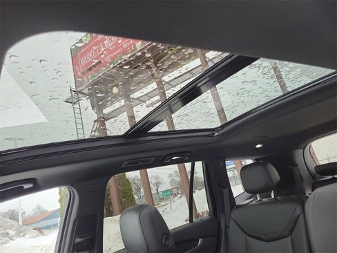 Used 2022 Cadillac XT6 Premium Luxury w/ LPO, Floor Liner Package image 36