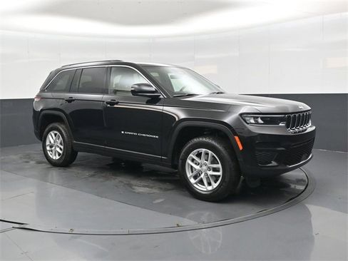 New 2025 Jeep Grand Cherokee Laredo image 1