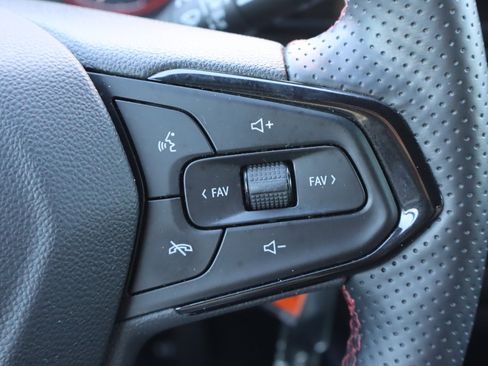 Used 2024 Chevrolet Trax RS w/ Sunroof Package image 24