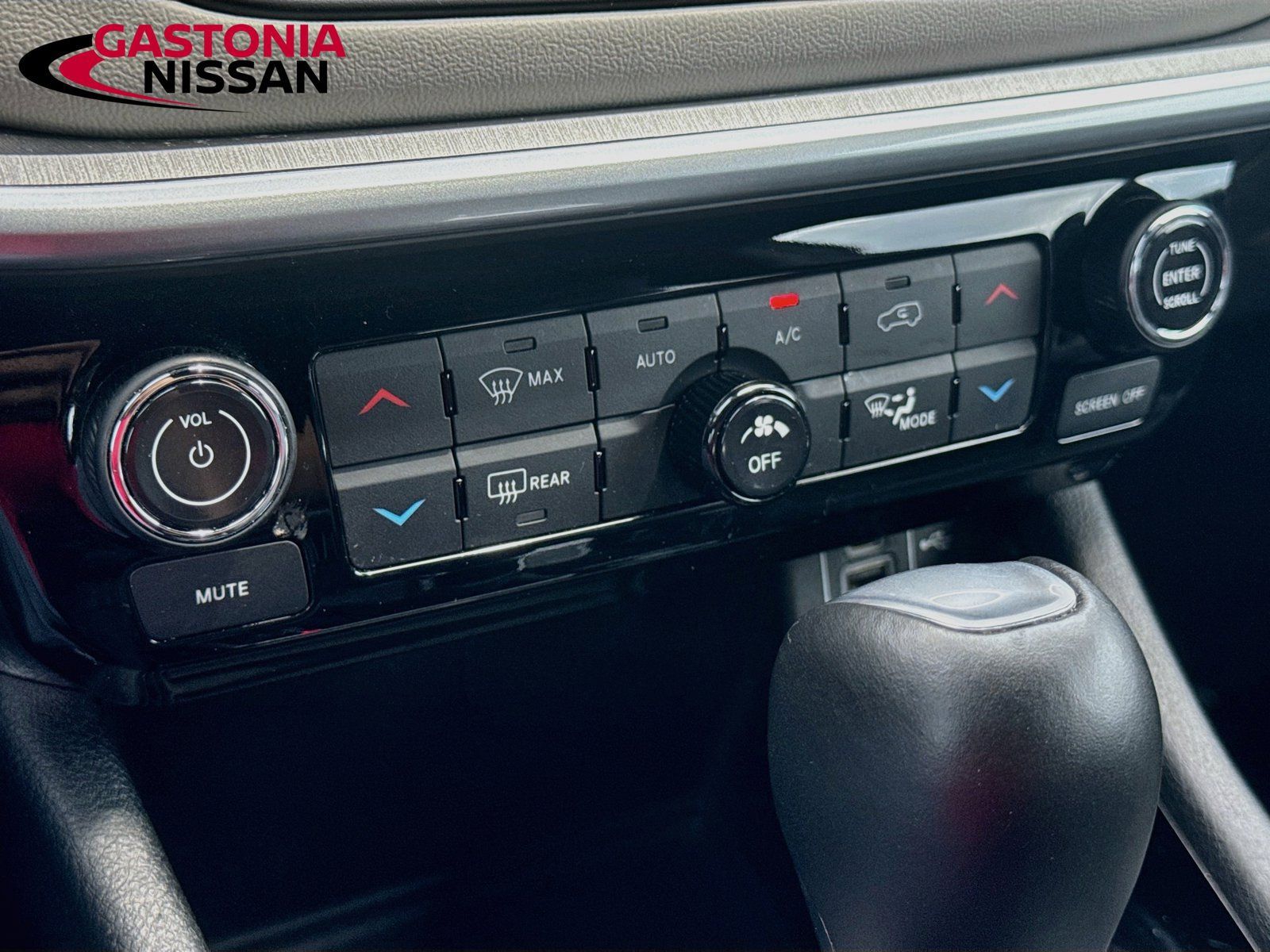 Used 2025 Jeep Compass Limited AWD/4WD image 19