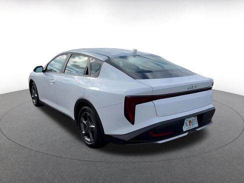 Used 2025 Kia K4 LXS image 11