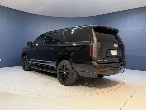 Used 2025 Cadillac Escalade ESV Sport AWD/4WD image 3
