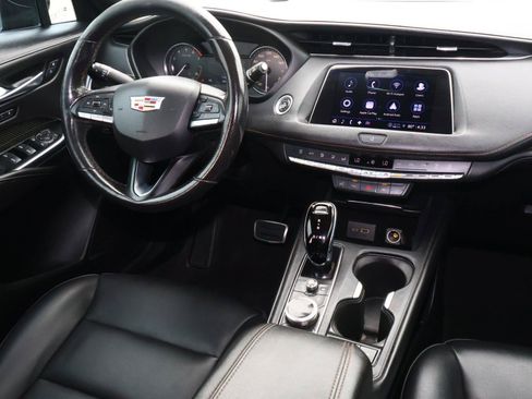 Used 2022 Cadillac XT4 Sport w/ Enhanced Visibility Package FWD image 9