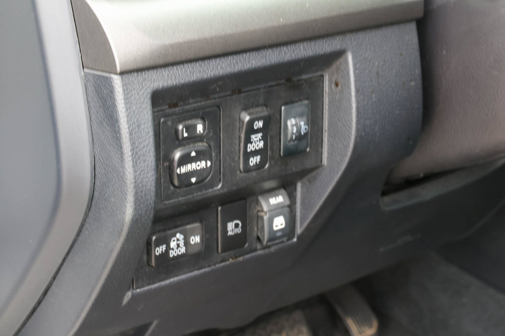 Used 2019 Toyota Tundra SR5 w/ SR5 Upgrade Package AWD/4WD image 14