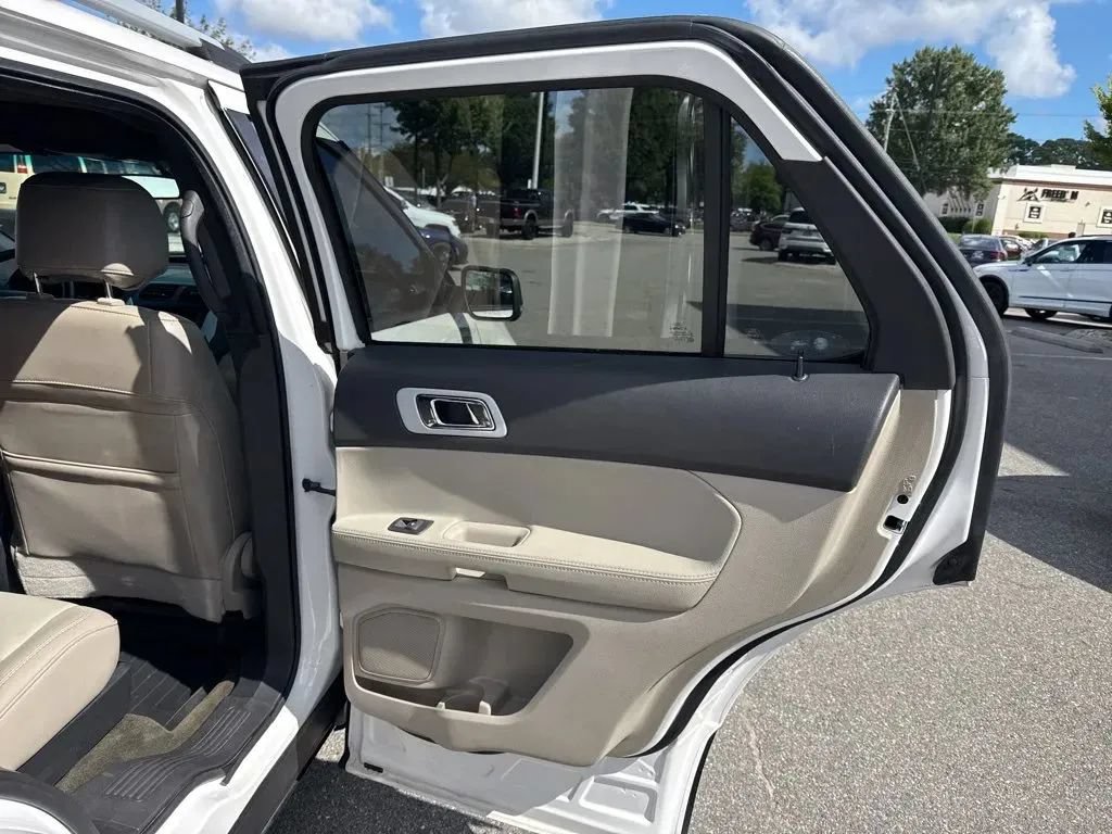 Used 2013 Ford Explorer XLT AWD/4WD image 18