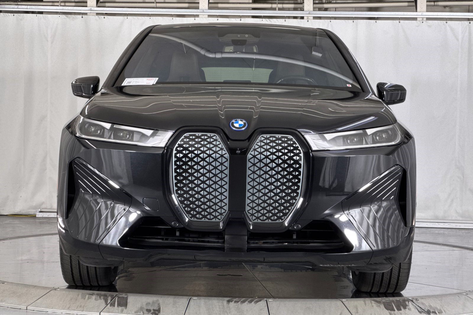Used 2025 BMW iX xDrive50 AWD/4WD image 6