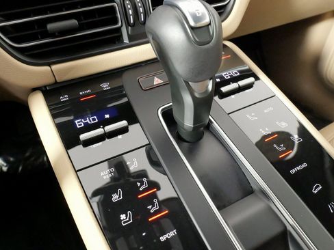 Used 2025 Porsche Macan image 67