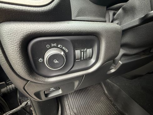 Used 2019 RAM 1500 Tradesman AWD/4WD image 17