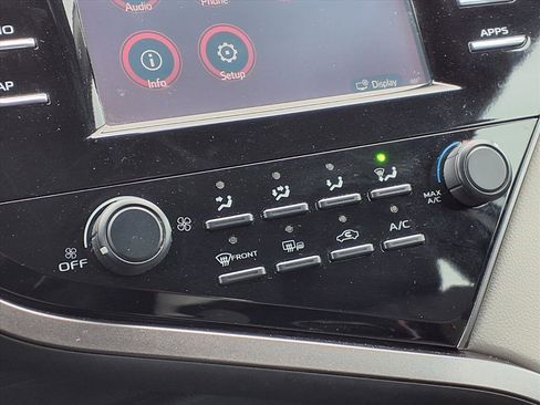 Used 2019 Toyota Camry LE image 13