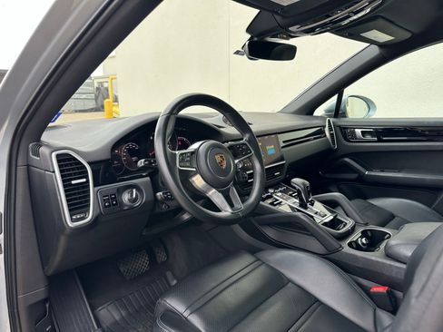 Used 2021 Porsche Cayenne Coupe image 12