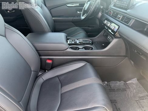Used 2025 Honda Pilot Touring image 30