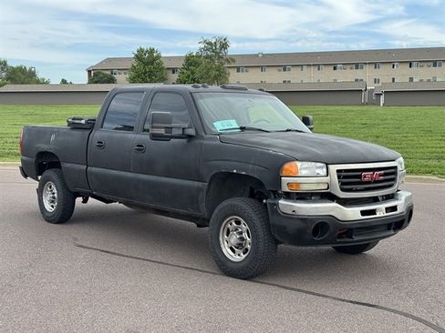 Used 2005 GMC Sierra 2500 SLE w/ Heavy-Duty Power Package AWD/4WD image 2