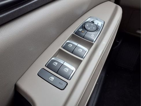 New 2026 Kia Carnival SX FWD image 13