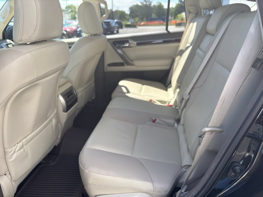 Used 2019 Lexus GX 460 Premium w/ Premium Package AWD/4WD image 12