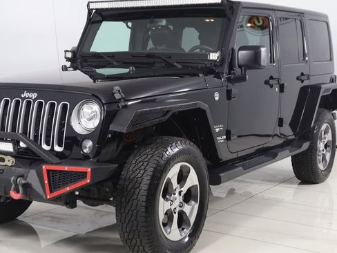 Used 2017 Jeep Wrangler Unlimited Sahara w/ Connectivity Group image 45