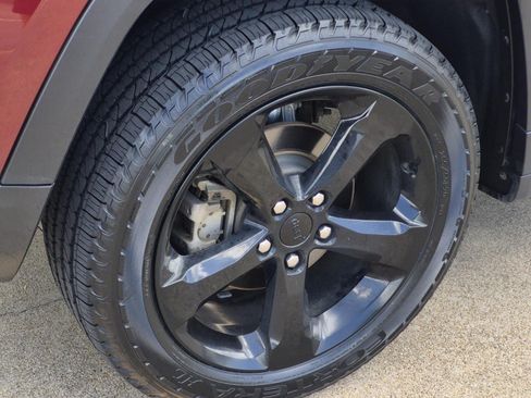 Used 2023 Jeep Grand Cherokee Altitude AWD/4WD image 7
