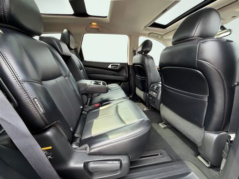 Used 2020 Nissan Pathfinder Platinum FWD image 27