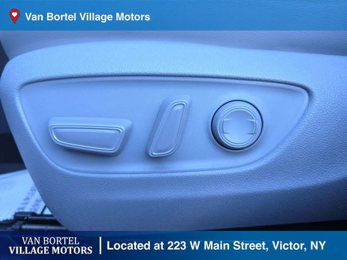 Used 2023 Toyota Highlander XLE image 10