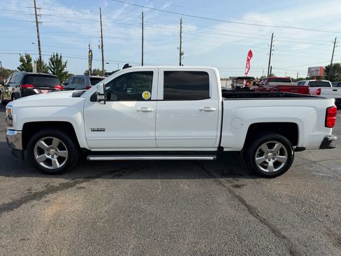Used 2018 Chevrolet Silverado 1500 LT w/ Texas Edition RWD image 18