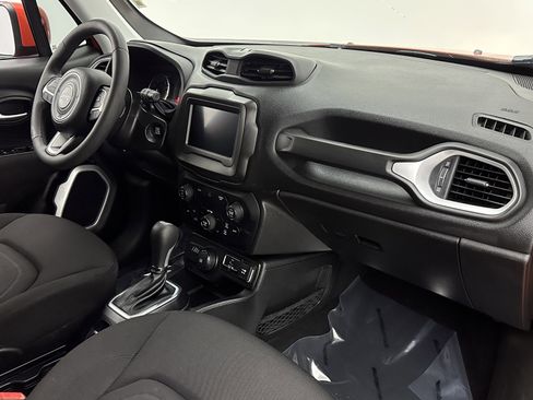 Used 2019 Jeep Renegade Latitude image 32