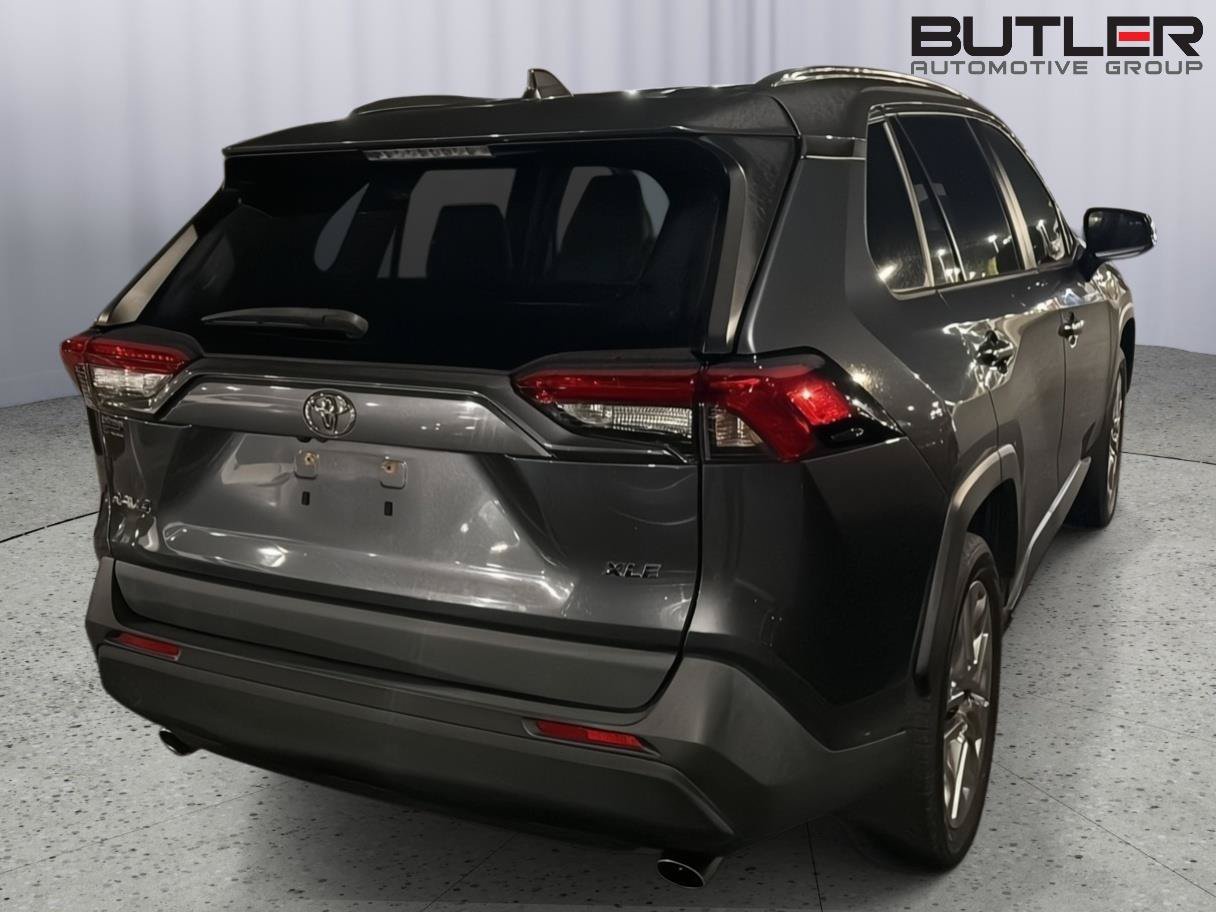 Used 2020 Toyota RAV4 XLE Premium FWD image 9
