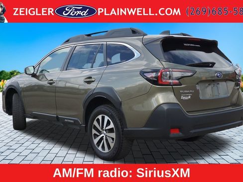 Used 2024 Subaru Outback Premium AWD/4WD image 3