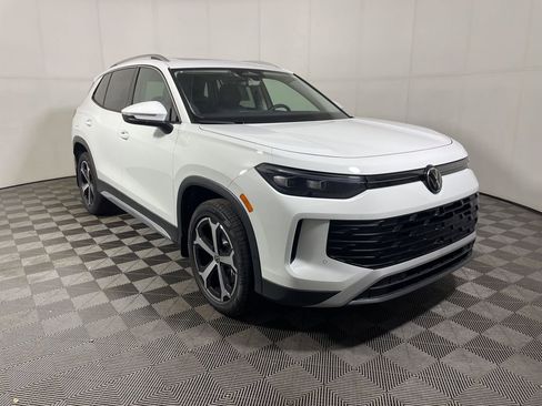 New 2026 Volkswagen Tiguan SE image 2