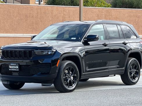 New 2025 Jeep Grand Cherokee Altitude image 8