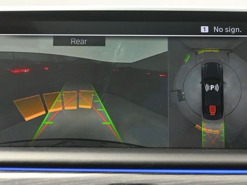 Used 2021 BMW 750i xDrive w/ Executive Package image 15