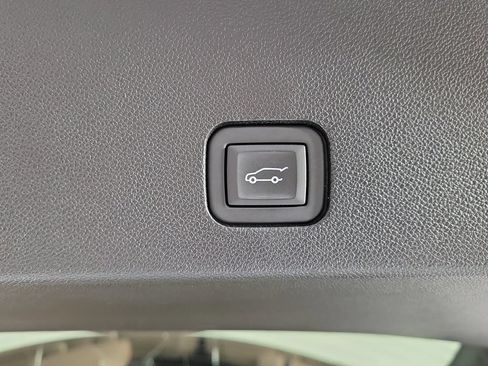 Certified 2023 Cadillac XT6 Premium Luxury w/ Platinum Package FWD image 9