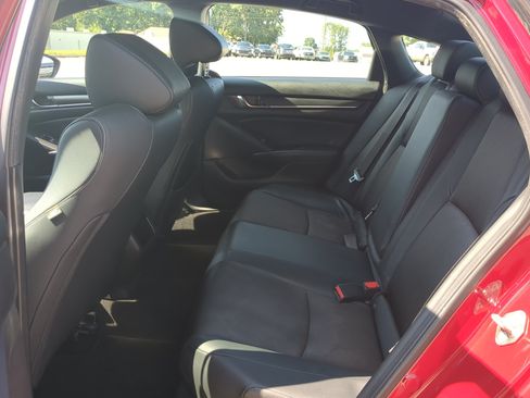 Used 2018 Honda Accord Sport image 11
