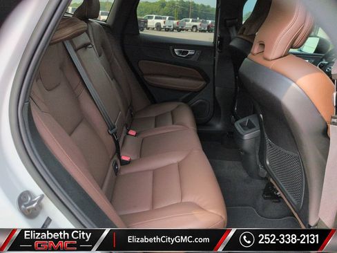 Used 2023 Volvo XC60 B5 Plus AWD/4WD image 20