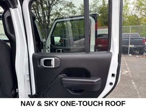 Used 2023 Jeep Wrangler Unlimited w/ Sun & Screen Package AWD/4WD image 40
