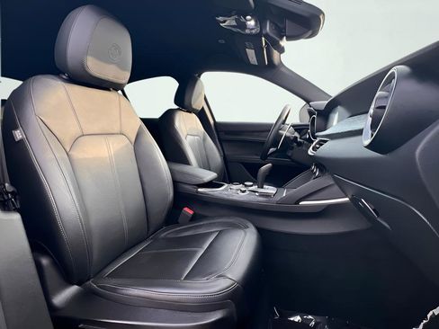 Used 2023 Alfa Romeo Stelvio Sprint image 32